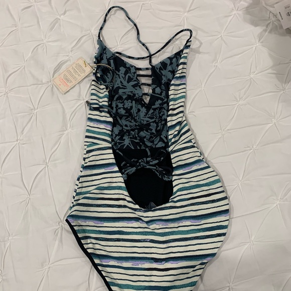 Maaji Cape Santa Maria Reversible One Piece - Picture 7 of 7